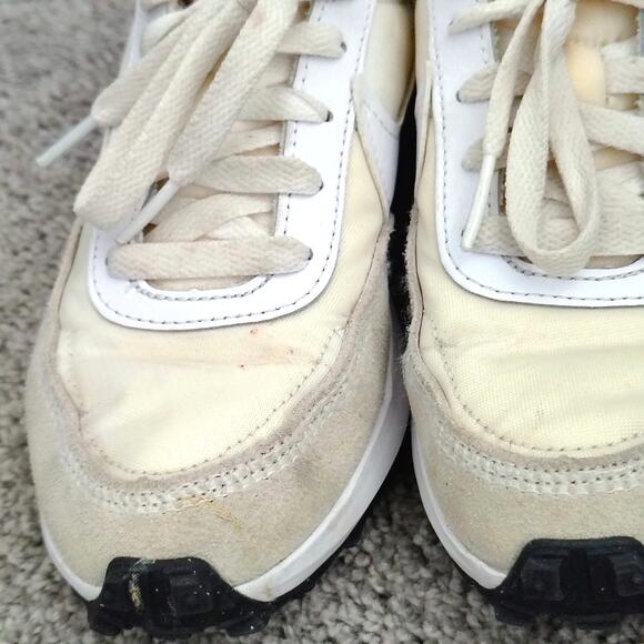 Nike Shoes Womens 5 White Sand Beige Waffle Debut Athletic Sneakers DH9523-100 - Picture 3 of 7